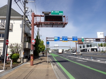 道路標識設計（奈良県）案内標識とカラー舗装を連動